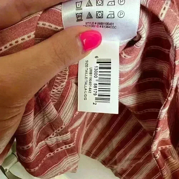 BCBGeneration Short Sleeve V-Neck Blouse NWT NEW Size L Large - Picture 5 of 6